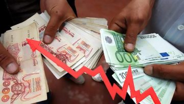 سعر 100 يورو مقابل الدينار الجزائري اليوم في السوق السوداء والرسمية.. ارتفاع كبير في السكوار واستقرار بالبنك المركزي وسط إقبال ضخم في موسم السفر 2025