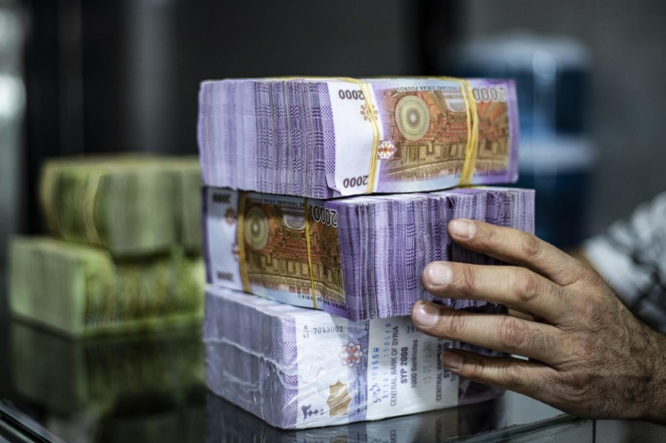 تغيرات الدولار الآن .. سعر الدولار مقابل الليرة السورية اليوم السبت 19\7\2025 في السوق السوداء والمدن يشهد تقلبات غير مسبوقة