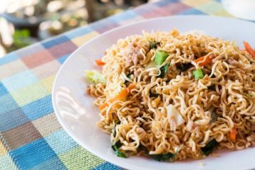 أشهر 7 وصفات غريبة عملها المصريين بالاندومي.. رقم 5 مش هتصدقه!