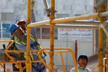 السعودية تُحدث تغييراً تاريخياً: إلغاء نظام الكفيل لبعض المهن لتعزيز مستقبل العمل