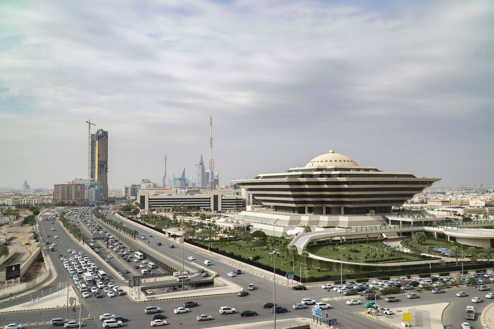 الداخلية تنظم ورش عمل وزيارات تخصصية لتعزيز التعاون مع سلطات إنفاذ القانون