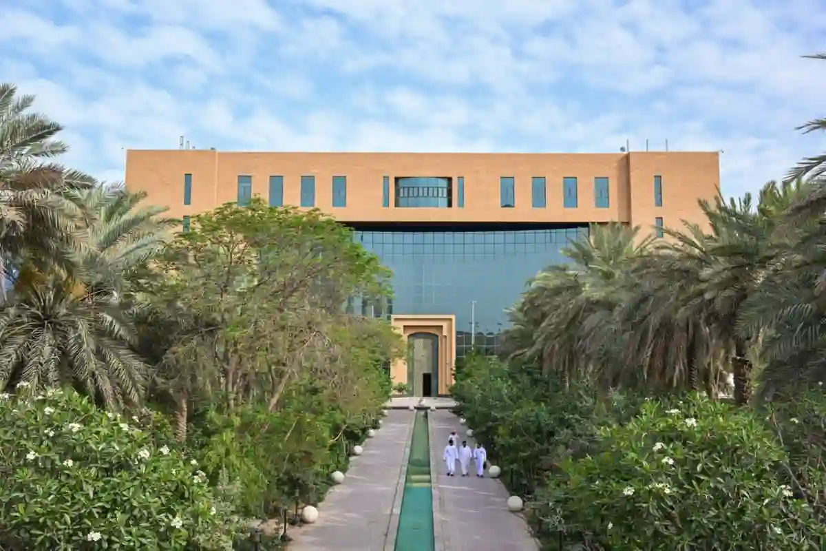 الإسكان تصدر قرارًا مهمًا يوضح حقوق أبناء السعوديين من أمهات غير سعوديات