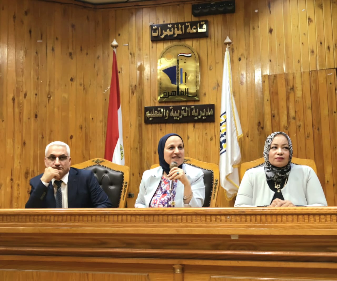مدير تعليم القاهرة تصدر توجيهات جديدة خلال اجتماعها برؤساء الأقسام وموجهي العموم