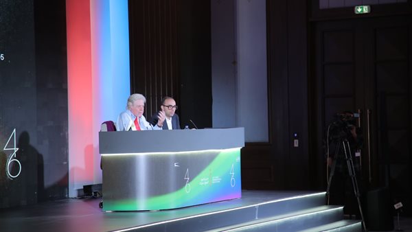 انطلاق مهرجان القاهرة السينمائي: نجوم الفن يتألقون في حفل الافتتاح – فيديو