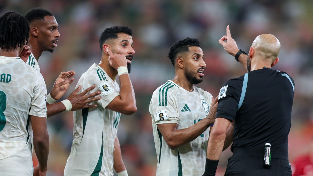 العويران يوجه رسائل نارية للاعبي السعودية قبل مواجهة العراق الحاسمة