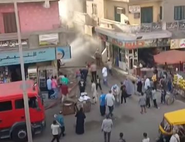 حريق ضخم يشتعل في شقة سكنية بشبرا والجهات المختصة تسعى لإخماد النيران