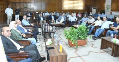 وزير الإسكان يجتمع برؤساء أجهزة مدن غرب القاهرة لمتابعة مستجدات العمل