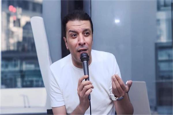 مصطفى كامل: والدتي بحاجة لدعائكم بعد تناولها أنسولين منتهي الصلاحية