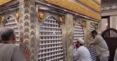 حفيد النبي يلتقي المصريين: لحظة تاريخية عند باب السر مع رأس سيدنا الحسين (فيديو)