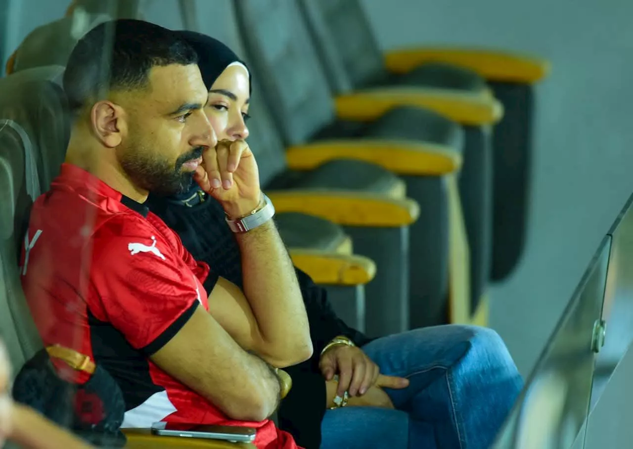 بالفيديو .. محمد صلاح وزوجته يخطفان الأنظار في احتفالية منتخب مصر بالصعود لكأس العالم