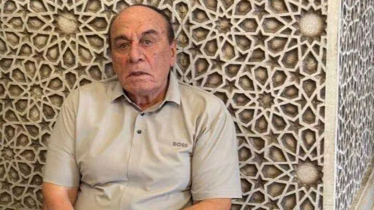 اللواء سمير فرج يشارك متابعيه صورة عقب أدائه صلاة الجمعة في مسجد السيدة نفيسة