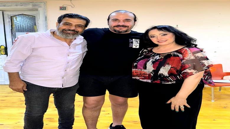 هند عاكف تعود إلى خشبة المسرح بكوميديا استعراضية مبهرة بعنوان «عجب العجاب»
