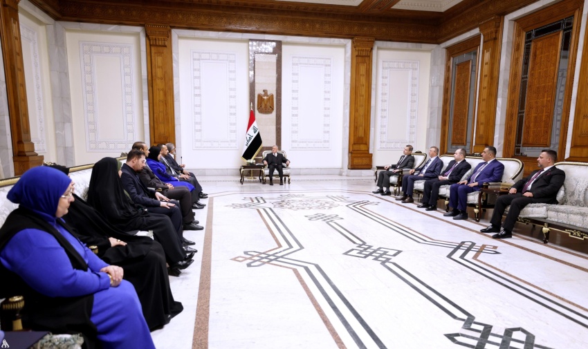 رئاسة الجمهورية تؤكد أهمية الالتزام بالدستور وتحث البرلمان على إقرار القوانين المعلقة