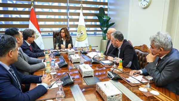 وزيرة التنمية المحلية تلتقي بنقيب الأطباء البيطريين لمناقشة ملفات مشتركة تعزز التعاون في المحافظات
