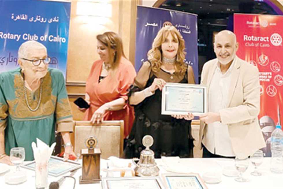 «روتاري القاهرة» يكرم ماهر حسن وأمينة شفيق تقديرًا لإسهاماتهما المميزة