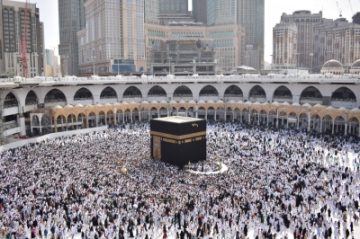 السعودية تفتح أبواب العمرة لحاملي كافة أنواع التأشيرات