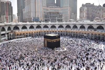 السعودية تفتح أبواب العمرة لحاملي كافة أنواع التأشيرات