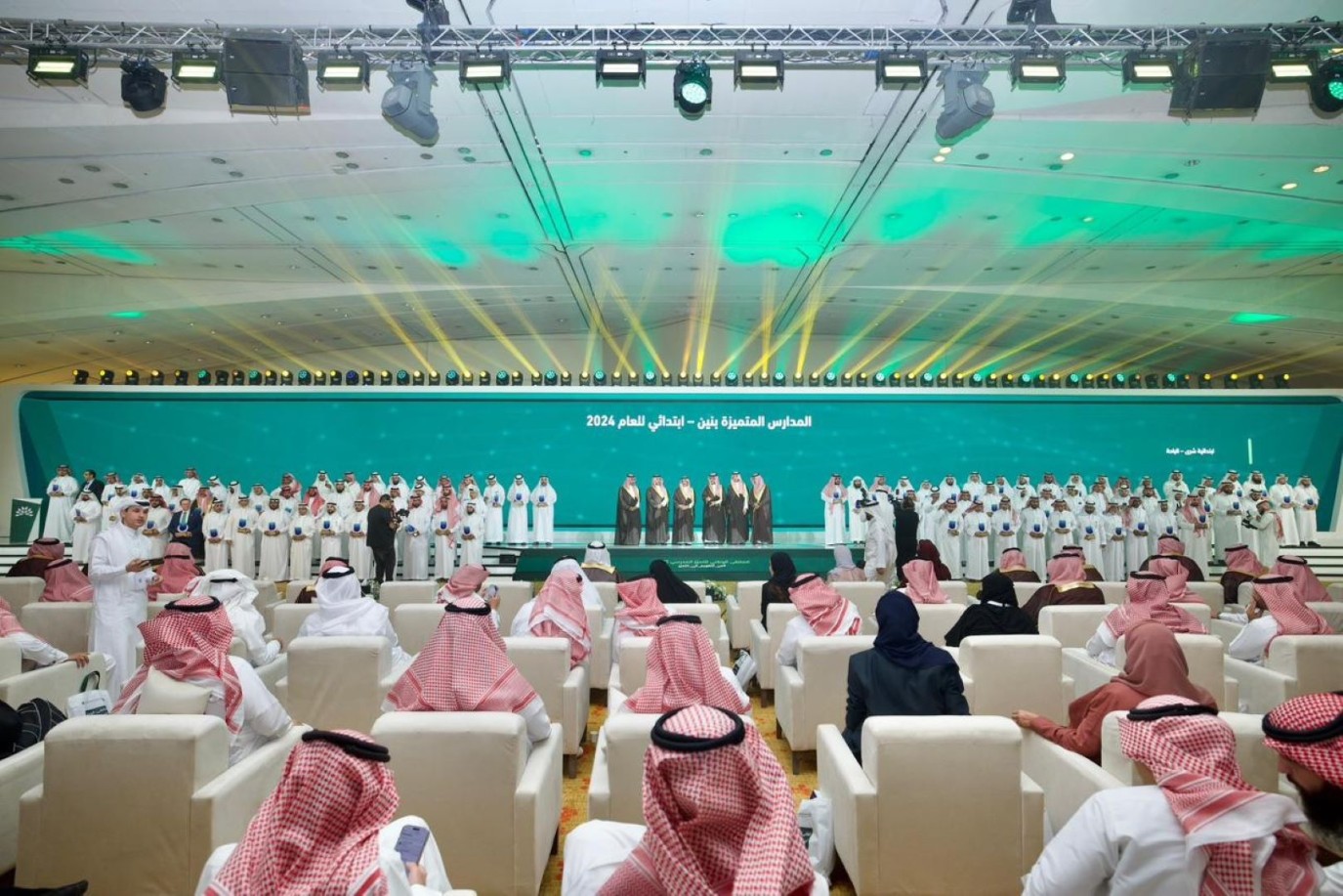 97 مدرسة في جدة تتألق وتتوج بتفوقها في نتائج التقويم والتصنيف المدرسي
