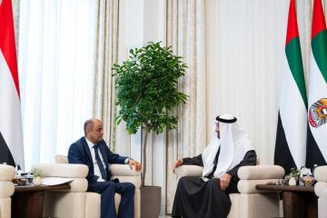 محمد بن زايد يستعرض مع رئيس الوزراء اليمني آليات تعزيز العلاقات الثنائية