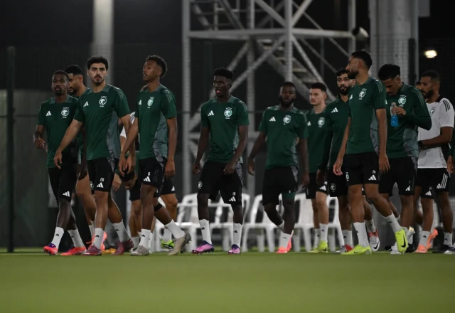 مواجهة حاسمة: السعودية والعراق يتنافسان على بطاقة التأهل المباشر لمونديال 2026