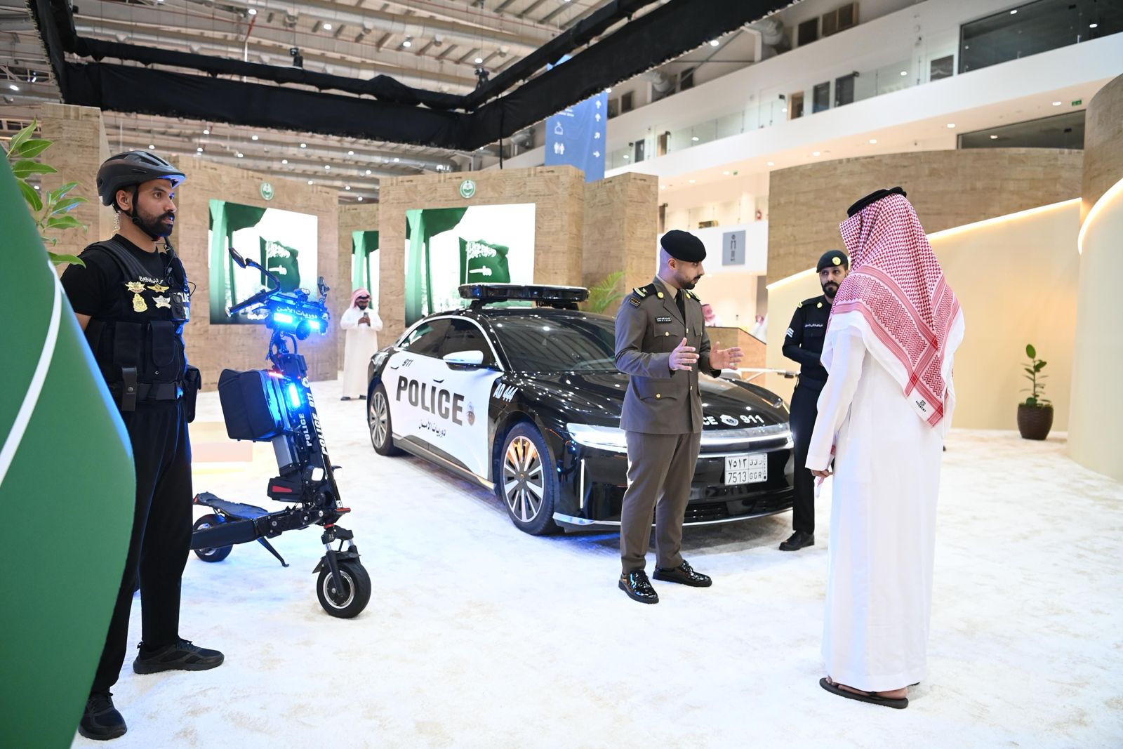 الأمن العام يتألق في معرض الصقور والصيد السعودي الدولي 2025