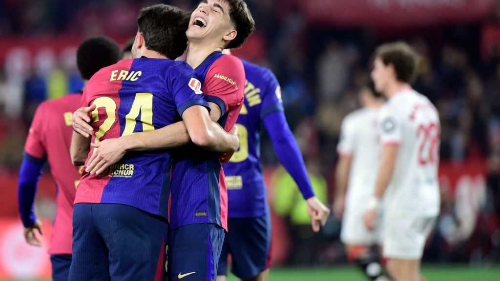 دليل القنوات الناقلة لمباراة إشبيلية وبرشلونة في الدوري الإسباني 2025-2026 وكيفية مشاهدتها عبر الإنترنت