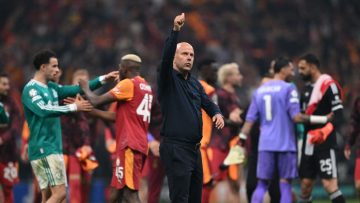 نجم ليفربول السابق يشارك أبو تريكة انتقادات لأسلوب سلوت!