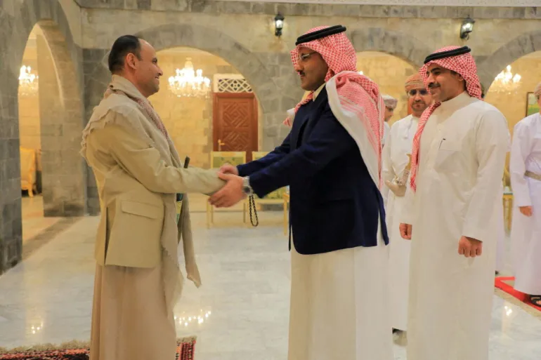 السعودية تستأنف مفاوضاتها مع الحوثيين بعد رسائل “أرامكو” الهادفة إلى التهدئة