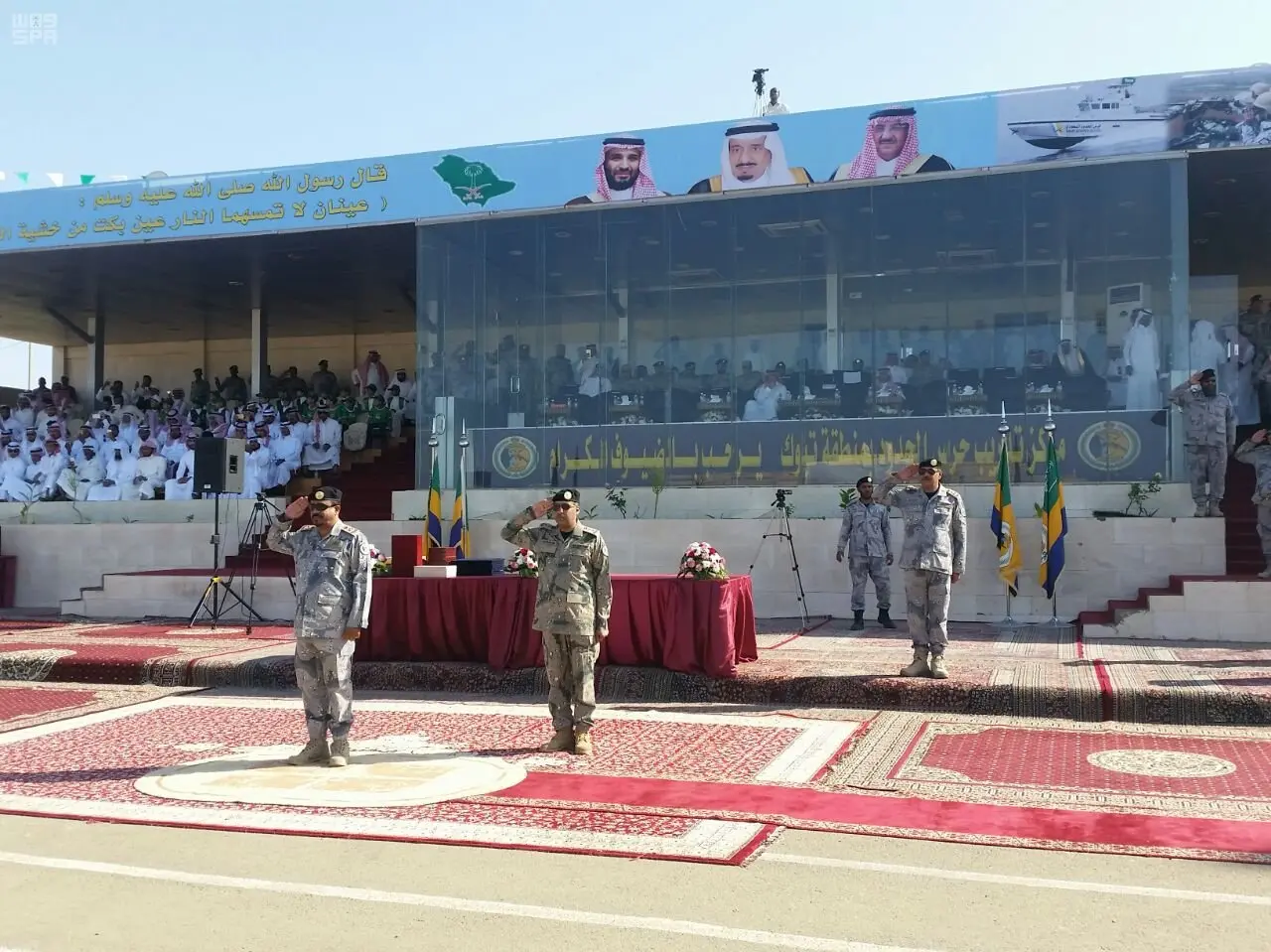 حرس الحدود بتبوك يلقي القبض على مقيمين يمارسون الصيد غير المرخص في الوجه