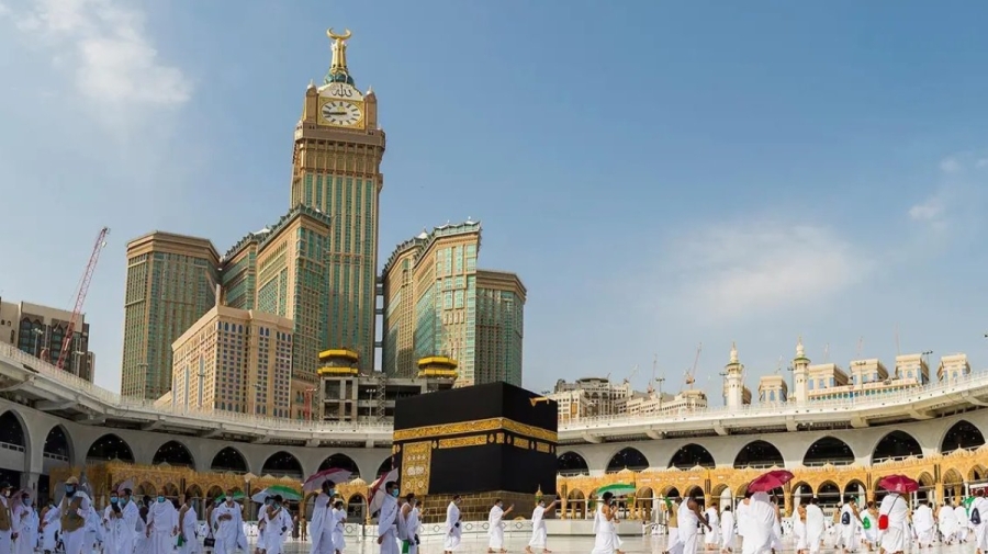 السعودية تفتح أبواب العمرة لحاملي كافة التأشيرات أثناء وجودهم في المملكة