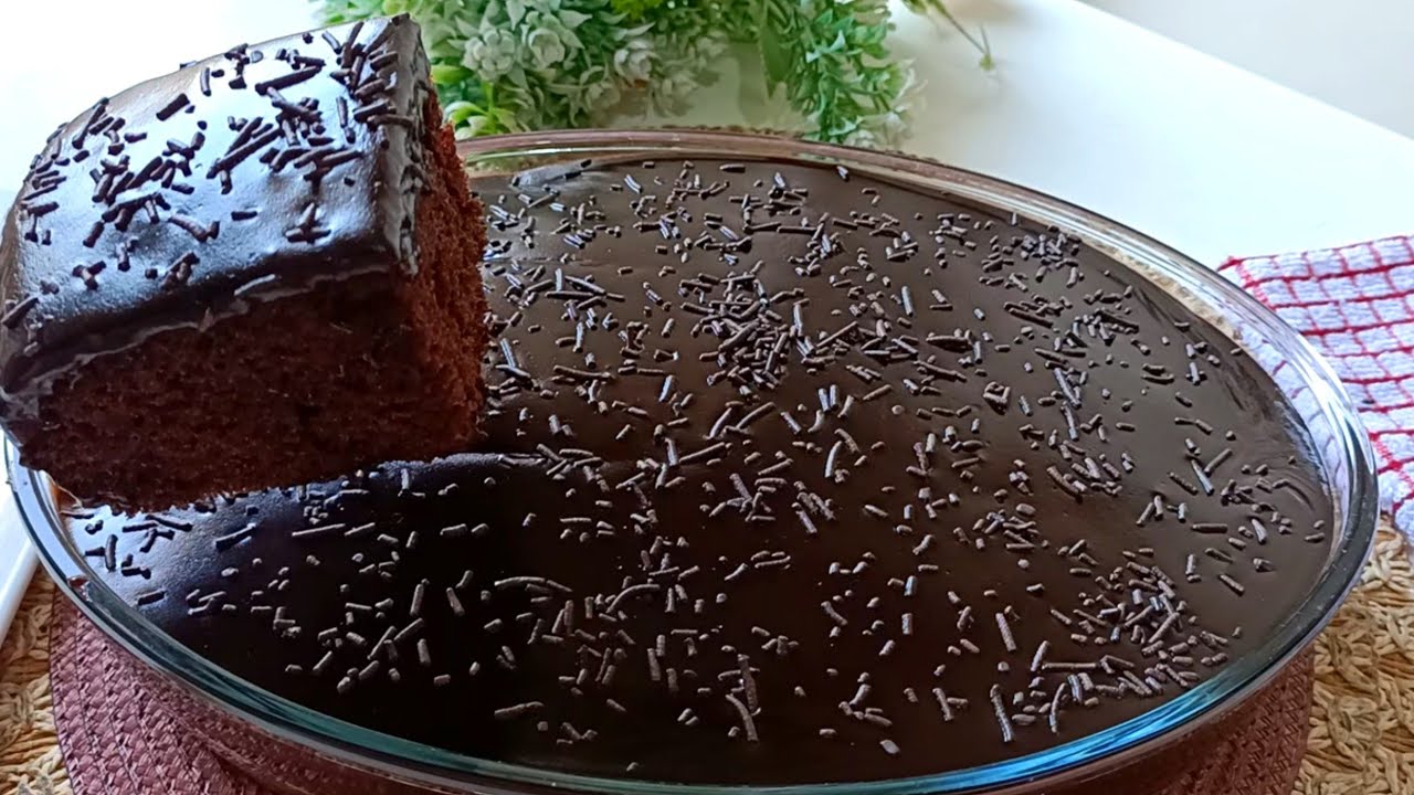 طعمها هيجننك.. طريقة عمل كيكة الشوكولاتة الهشة في المنزل بخطوات سهلة