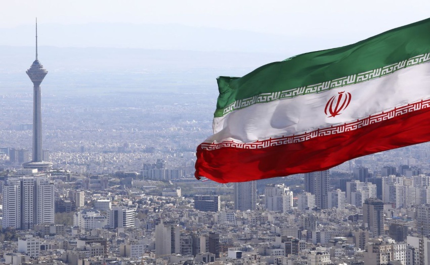 إيران تستدعي القائم بالأعمال العماني على خلفية أزمة تلوث المياه