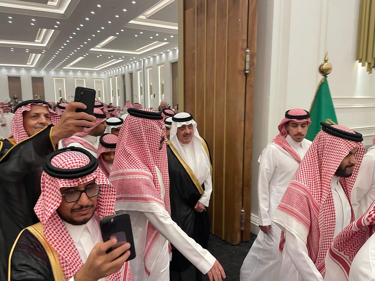 عبداللطيف الراجحي يضيء سماء الرياض بزفاف نجله نايف