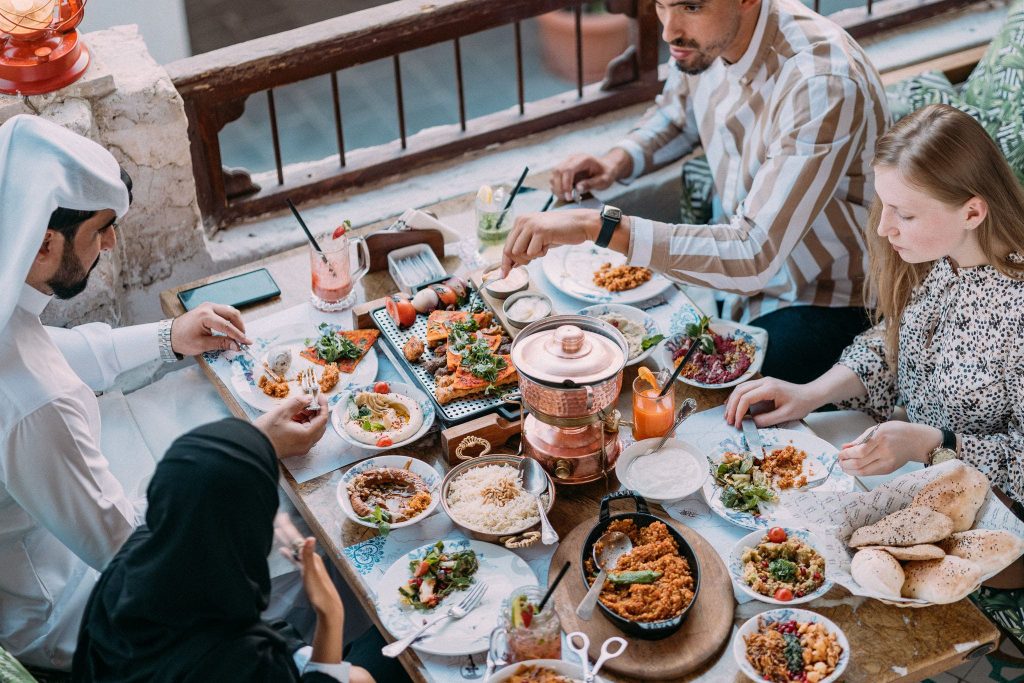 المحمر الخليجي الحلوى الشعبية التي تعبّر عن كرم المائدة الخليجية
