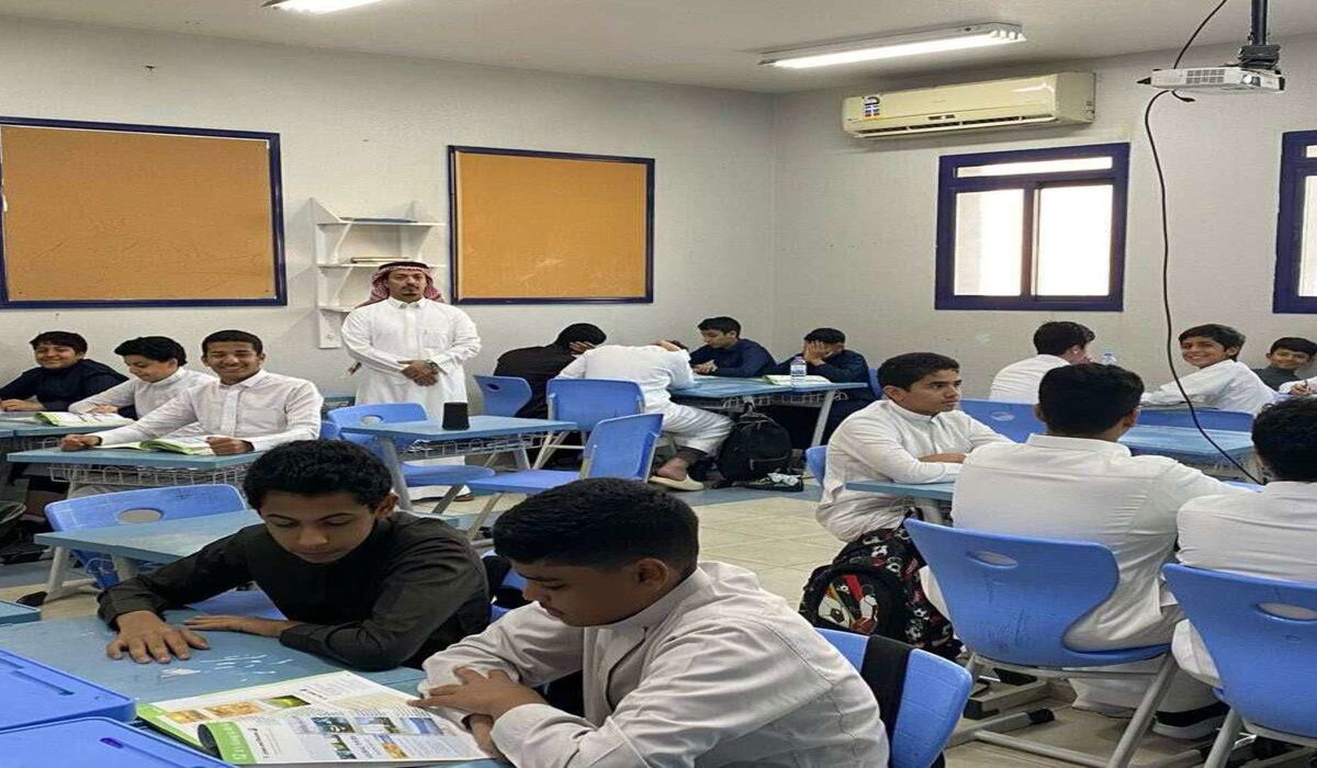 إنذار أحمر: تعليق الدراسة غداً في مناطق محددة بسبب أمطار رعدية وتحويلها عبر منصة مدرستي