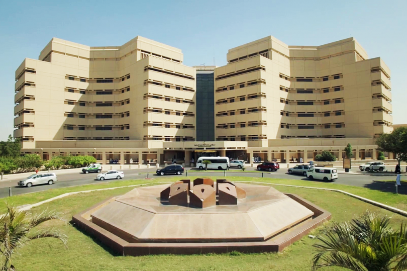 جامعة الملك عبدالعزيز تُطلق برنامجًا مبتكرًا لتطوير الأخصائيين النفسيين والاجتماعيين في الجامعات السعودية