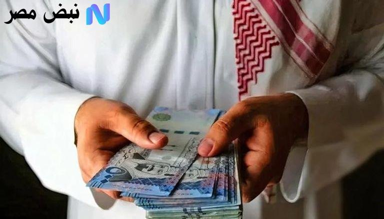 كل ما تحتاج معرفته عن زيادة رواتب الموظفين في السعودية وموعد صرف راتب أكتوبر 2025